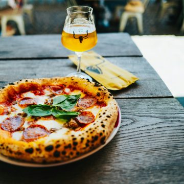 Glovo: Pizza şi berea, în topul produselor comandate de români la meciurile de la Campionatul European