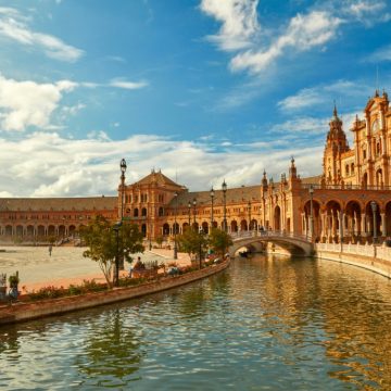 Oferte de călătorii pentru aprilie și mai de la Hello Holidays