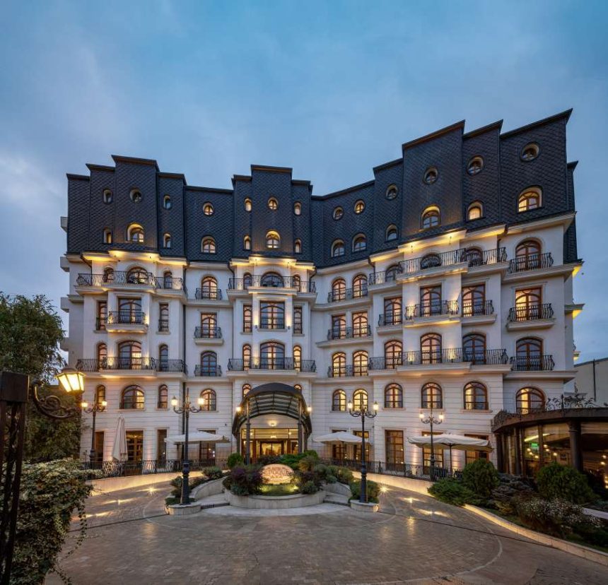 Epoque Hotel Relais & Châteaux lansează platforma de evenimente L’Art de Vivre și îl aduce în România pe Mark Lundgaard, unul dintre cei mai apreciați chefi din Copenhaga