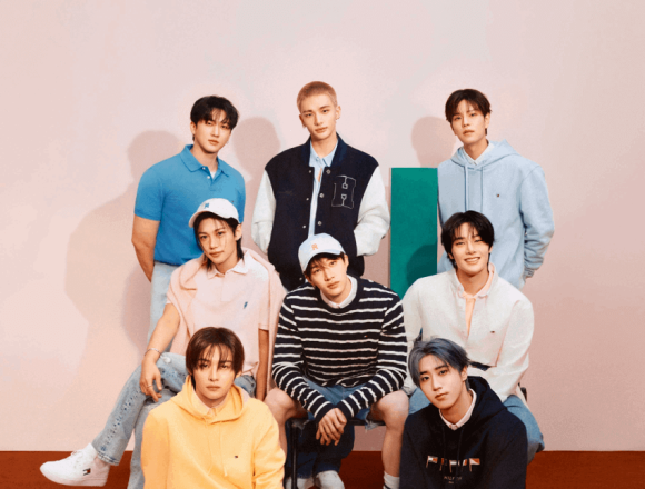 Group Pink_Updated (1) (1) TOMMY HILFIGER PREZINTA CAMPANIA CU STRAY KIDS CARE ANUNTA PRIMAVARA 2025 DREPT SEZONUL PENTRU EXPRIMAREA PERSONALITATII