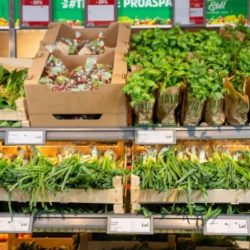 Doar verdețuri românești în Piața Lidl