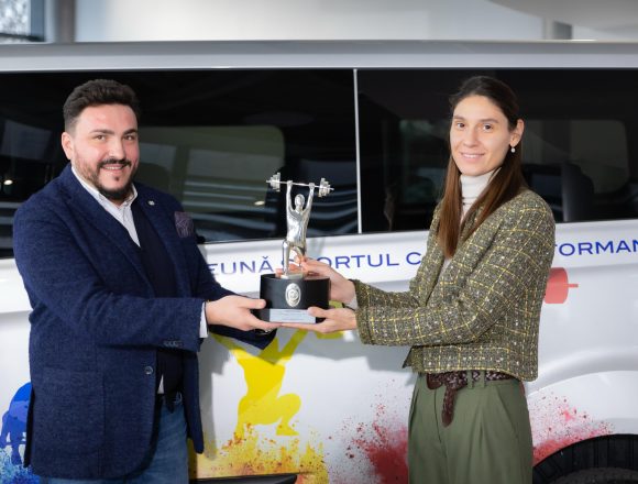 Fundația Țiriac își continuă misiunea de susținere a performanței sportive prin donarea unui microbuz către Federația Româna de Haltere