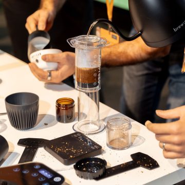 Code2Cup, primul festival de cafea din România organizat pentru profesioniștii din IT, revine în acest an la Politehnica București și în Iași