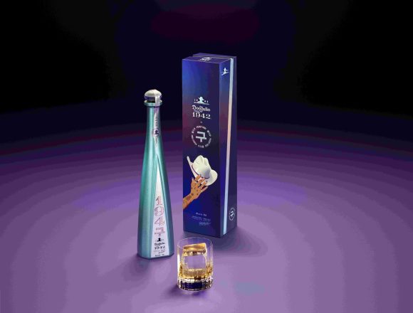 Tequila Don Julio lansează în România o ediție globală exclusivă în colaborare cu Peggy Gou: Tequila Don Julio 194구