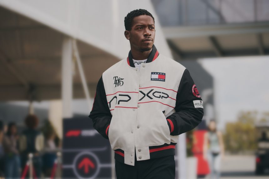 TOMMY HILFIGER COLABOREAZĂ CU F1 ® FILMUL PENTRU COLECȚIA APXGP