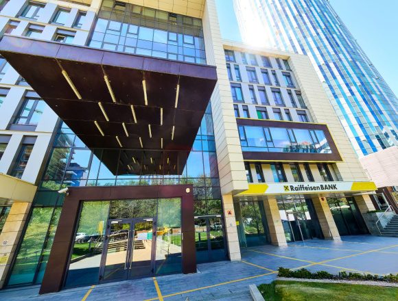 Raiffeisen Bank România susține antreprenorii la început de drum cu servicii gratuite în primul an de activitate