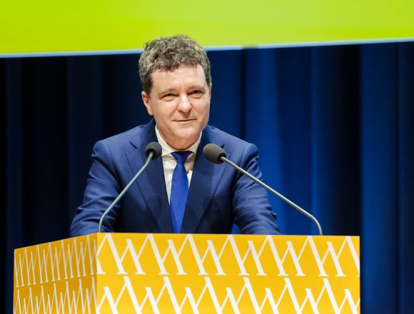 Nicușor Dan a promulgat legea prin care parlamentarii cu locuințe în București și Ilfov nu vor mai primi bani de chirie