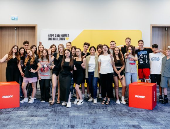PENNY, alături de Fundația Hope and Homes for Children în proiectul Burselor DAR, dedicat copiilor vulnerabili care excelează în educație, artă și sport