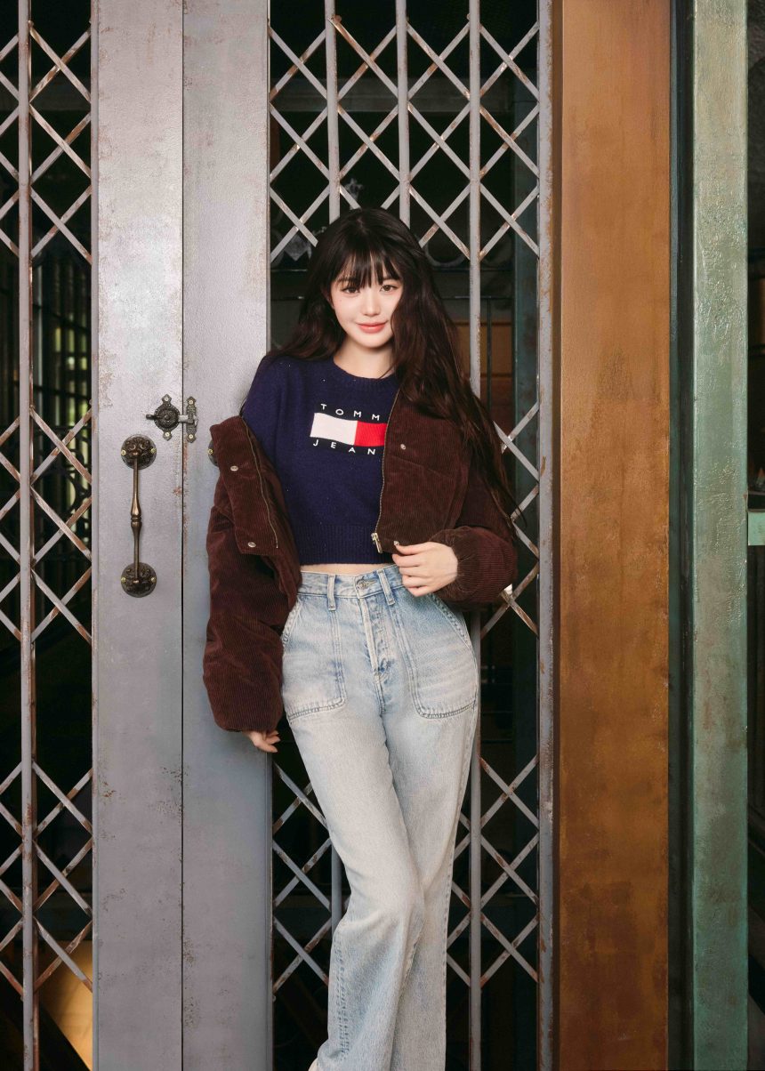 TOMMY HILFIGER_TOMMYJEANS FA25 CAMPAIGN IMAGERY_JANGWONYOUNG_02_0347_M2 TOMMY HILFIGER CELEBRATES NEXT CHAPTER WITH BRAND AMBASSADOR JANG WON YOUNG IN TOMMY JEANS FALL 2025 CAMPAIGN