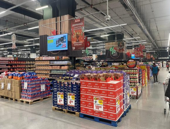 Auchan - 19 ani (2) Auchan sărbătorește 19 ani prin Aniversariada cu peste 1.300 de oferte, beneficii speciale MyCLUB și Marea Tombolă cu premii de peste 220.000 lei
