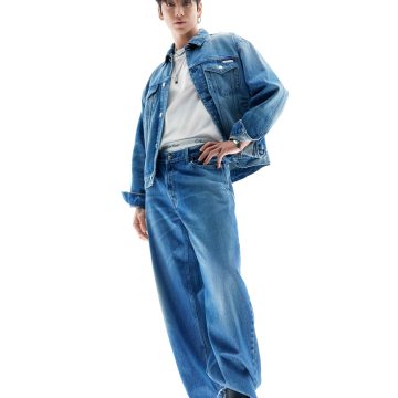 Jung Kook din trupa BTS este imaginea noii campanii Calvin Klein, prezentând cele mai noi modele de denim