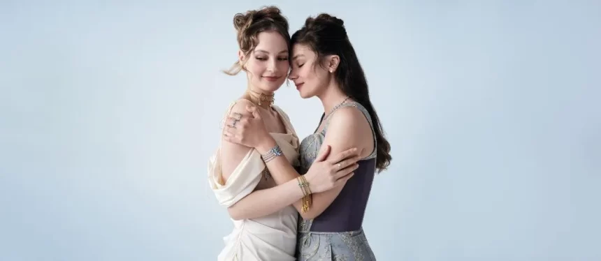 Pandora și Bridgerton prezintă “Rules to Love By”, o colecție de bijuterii care celebrează jocul și auto-exprimarea