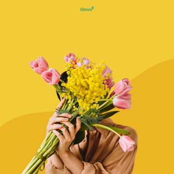 Analiză Glovo: Românii au sărbătorit Ziua Femeii cu aproape 10.000 de buchete de flori livrate, șampanie și deserturi