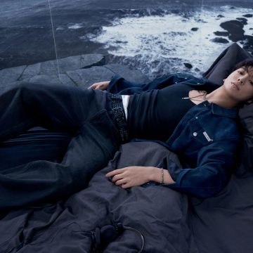 Calvin Klein dezvăluie un nou capitol dedicat denimului, cu Jung Kook de la BTS
