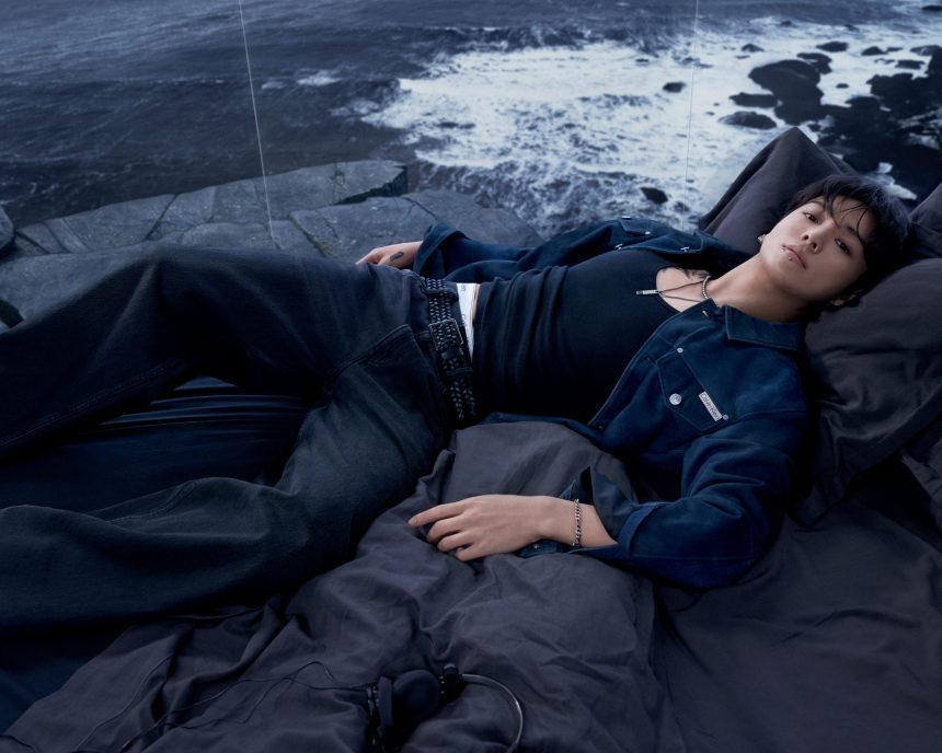 SP26_JK_PR (4) Calvin Klein dezvăluie un nou capitol dedicat denimului, cu Jung Kook de la BTS