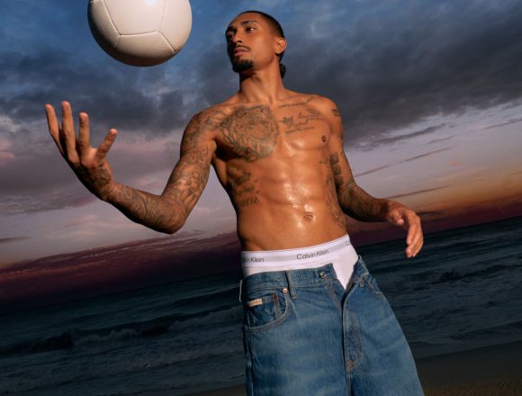 Calvin Klein îl alege pe starul fotbalului Raphinha pentru noua campanie de lenjerie intimă