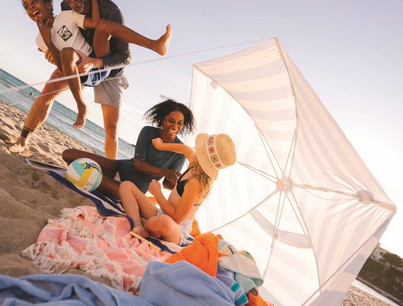 Decathlon: peste 230.000 de produse cu protecție UV cumpărate de români în 2025. Segmentul pentru copii crește accelerat înaintea sezonului de vacanțe