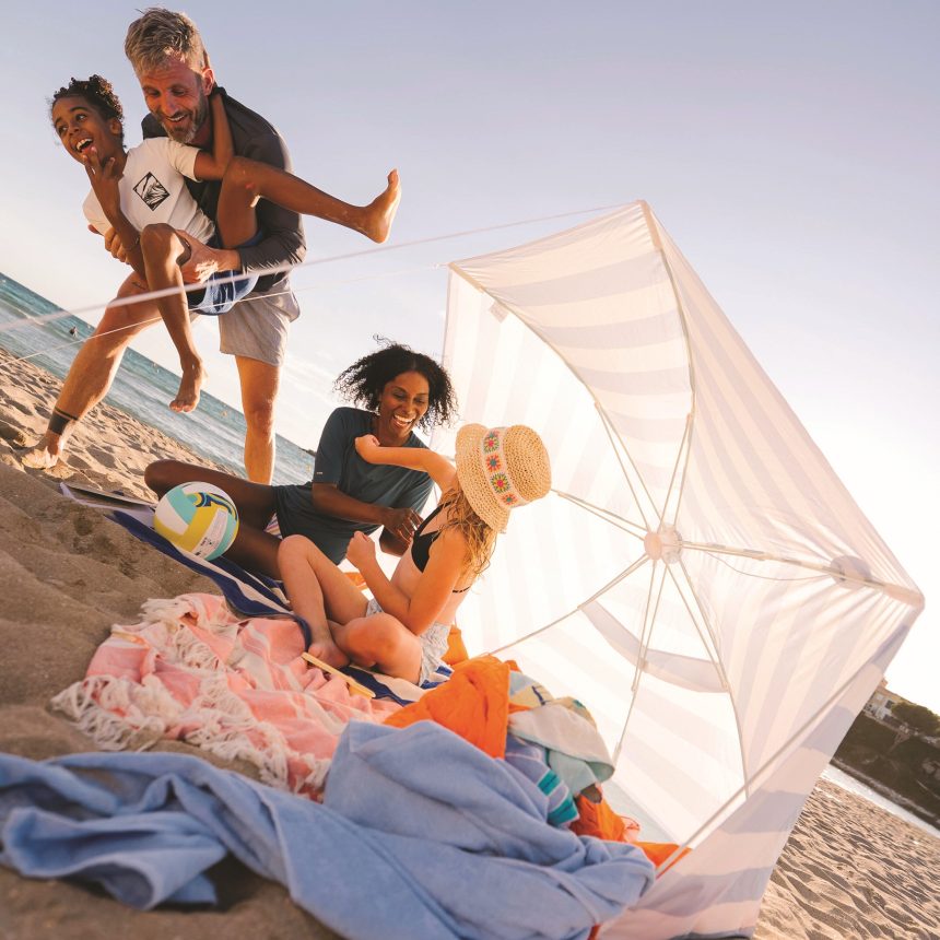Decathlon (3) Decathlon: peste 230.000 de produse cu protecție UV cumpărate de români în 2025. Segmentul pentru copii crește accelerat înaintea sezonului de vacanțe