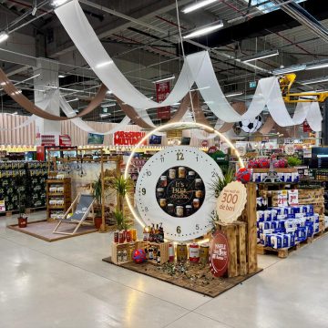 Targul de Bere Auchan (2) Auchan dă startul Târgului de Bere cu peste 300 de sortimente din 25 de țări, în așteptarea campionatului mondial de fotbal
