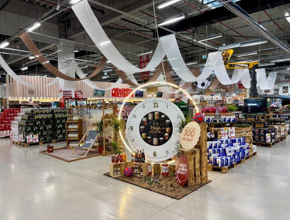 Targul de Bere Auchan (2) Auchan dă startul Târgului de Bere cu peste 300 de sortimente din 25 de țări, în așteptarea campionatului mondial de fotbal